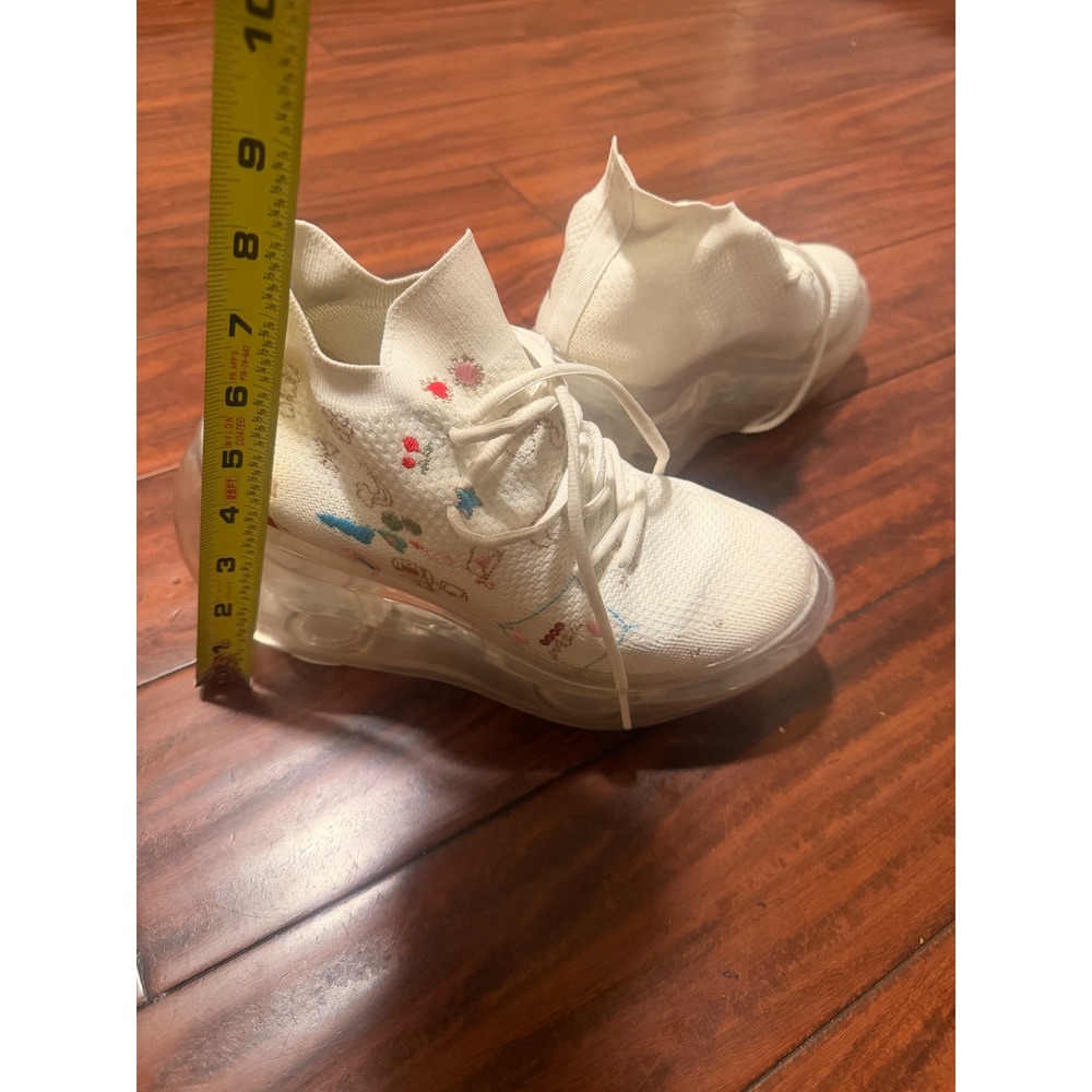 Jenny Fax Hana Embroidery sneakers featuring a white knit upper decorated Sz 8 - Picture 7 of 11